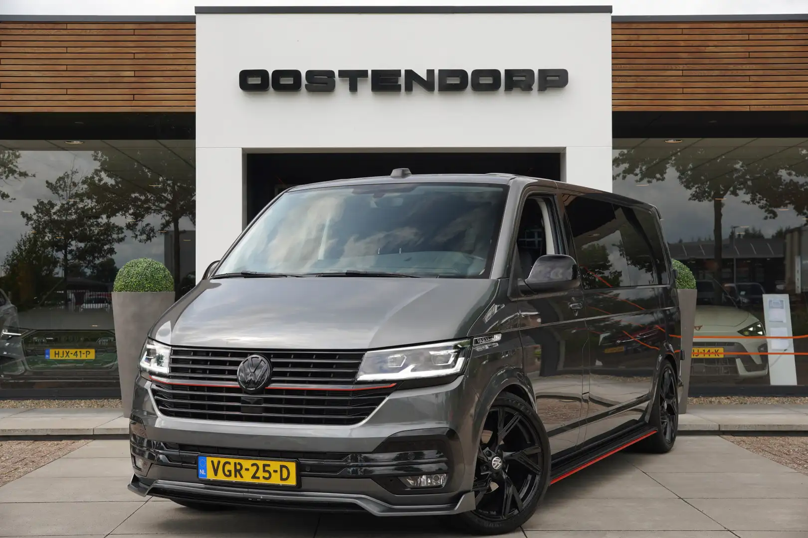 Volkswagen T6.1 Transporter 2.0TDI/150pk L2H1 30 DC Bulli DSG|2020|20"Blacksty Grijs - 2
