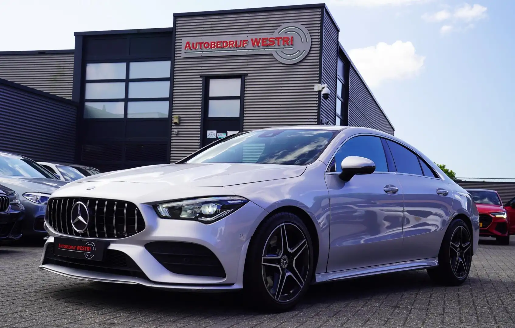 Mercedes-Benz CLA 220 4MATIC Premium Plus | Achteruitrijcamera | Virtual Grijs - 1