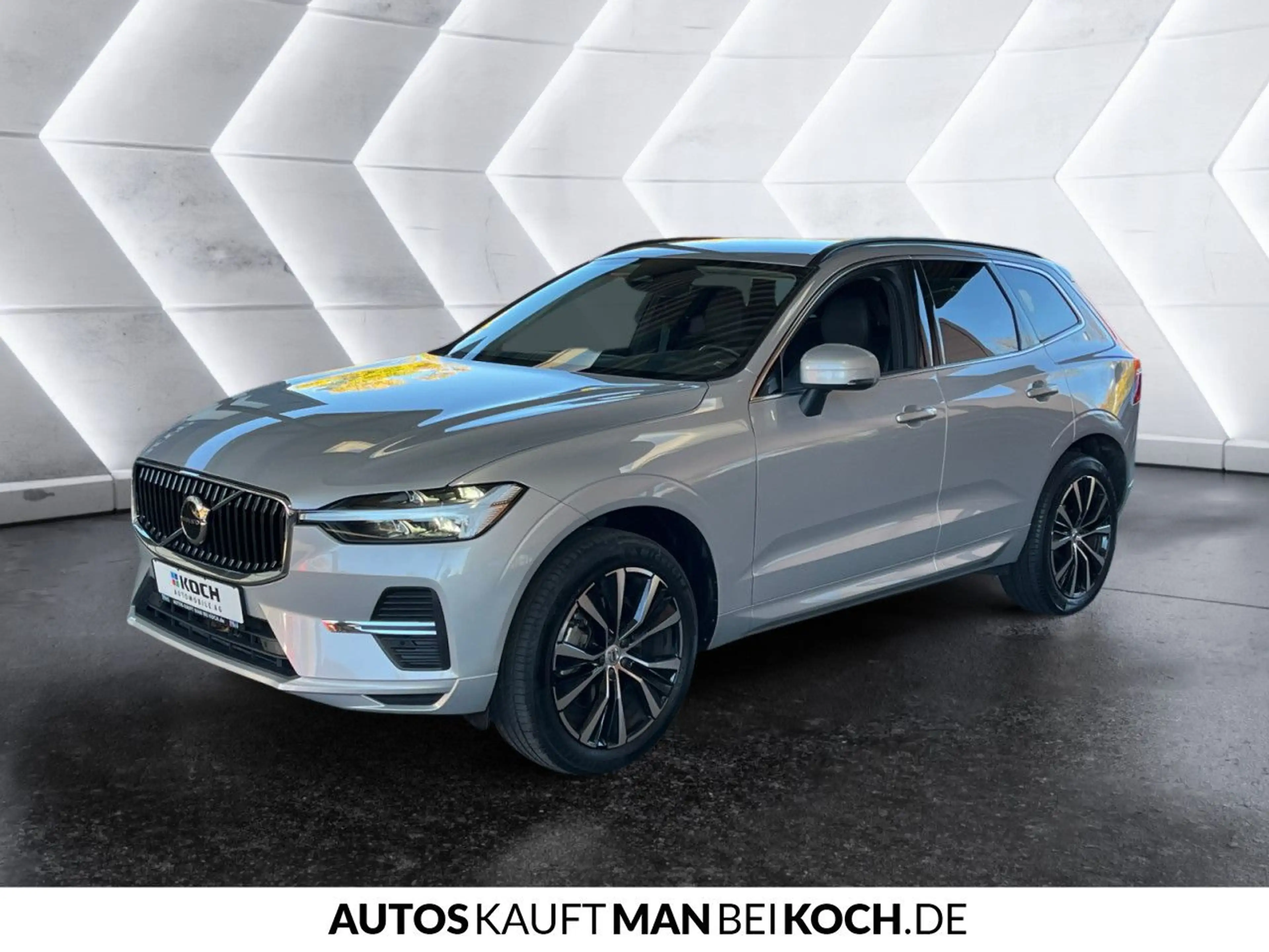 Volvo XC60 B4 B Core 4xSHZ LHZ NAVI 20" LED PDC RFK — photo 3