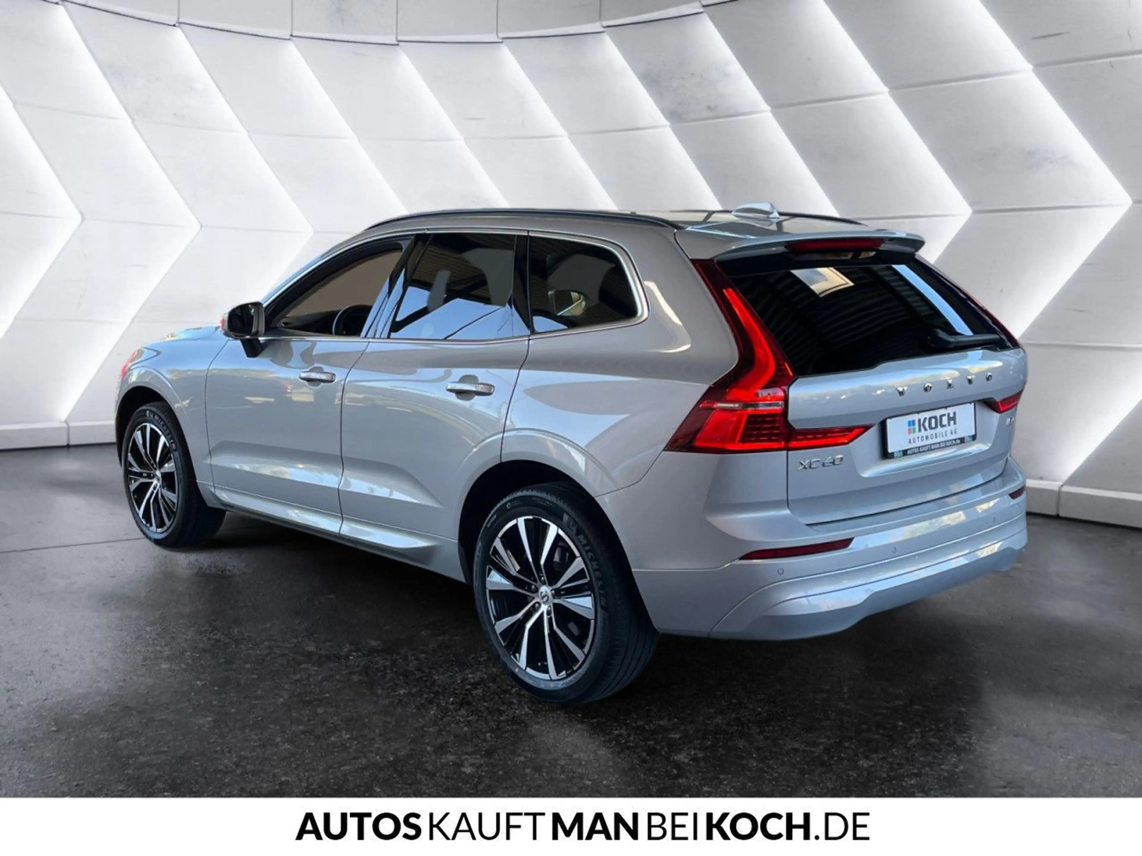 Volvo XC60 B4 B Core 4xSHZ LHZ NAVI 20" LED PDC RFK — photo 4