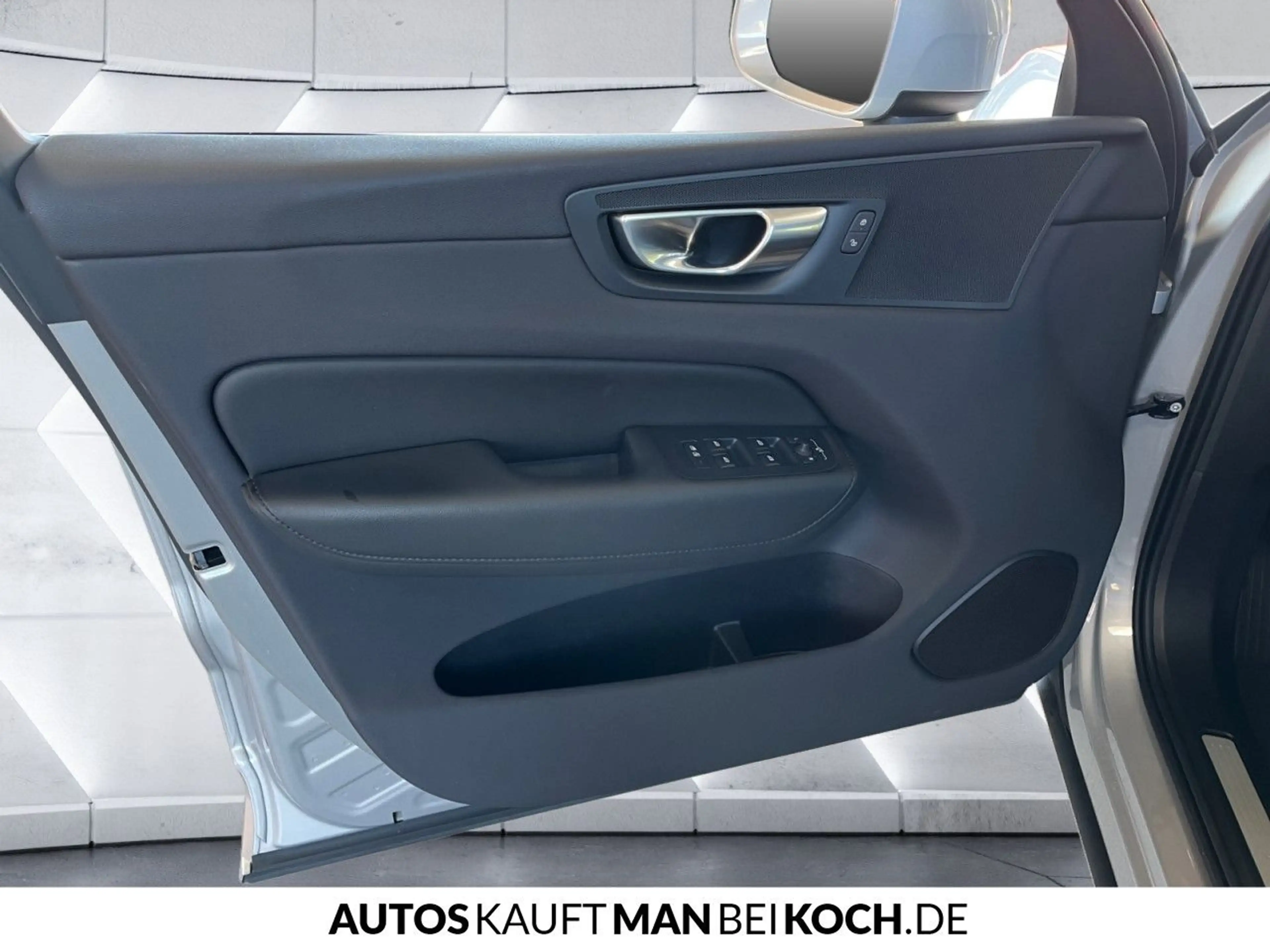Volvo XC60 B4 B Core 4xSHZ LHZ NAVI 20" LED PDC RFK — photo 14
