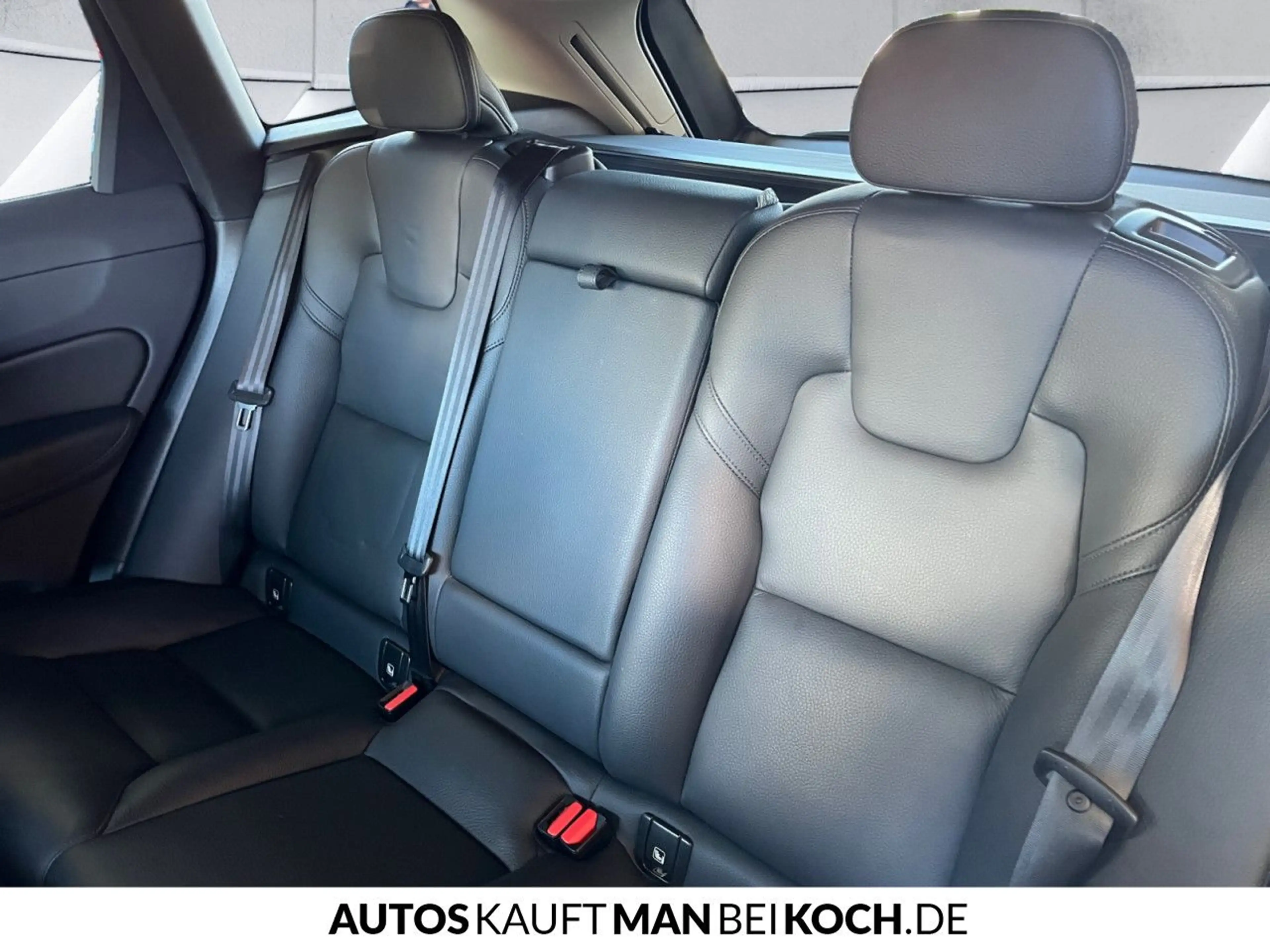 Volvo XC60 B4 B Core 4xSHZ LHZ NAVI 20" LED PDC RFK — photo 8