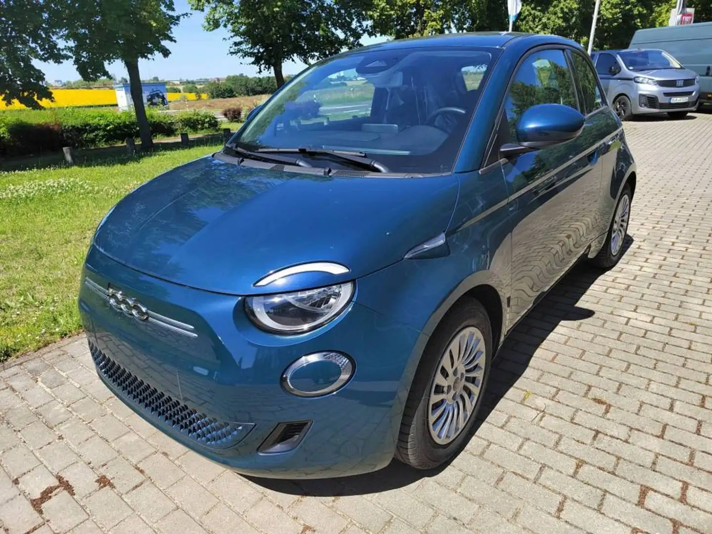 Fiat 500 e Action MJ22 SHZ-Klima-M+S-Alu-Bluetooth-DABRadio Grün - 1