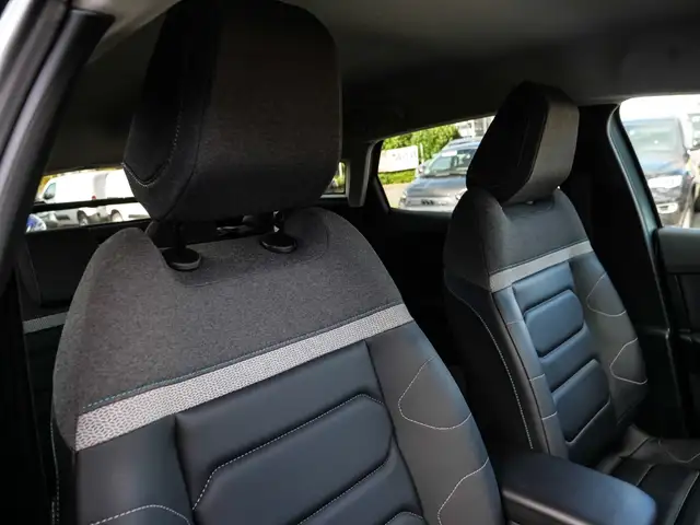 Citroen C4 view 9