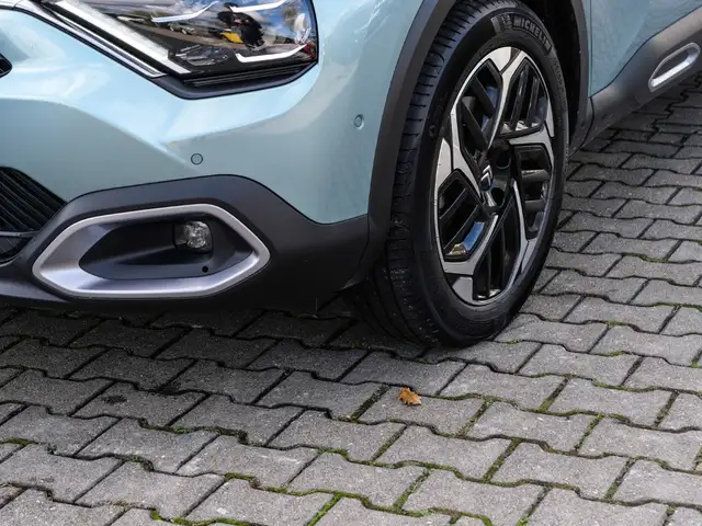 Citroen C4 view 3