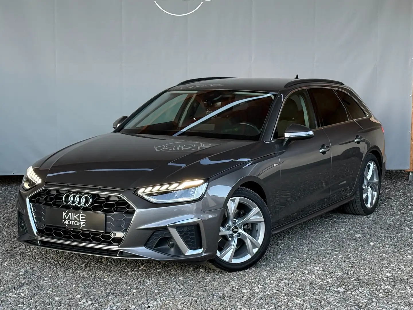 Audi A4 Avant 30 TDI S-tronic *S-LINE* Grijs - 2