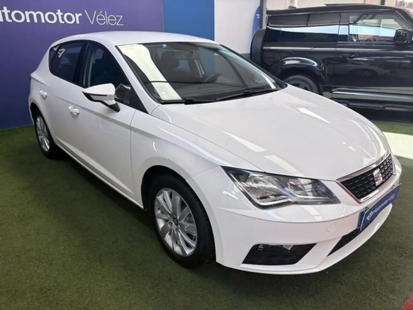 SEAT Leon REFERENCE PLUS Blanco - 1