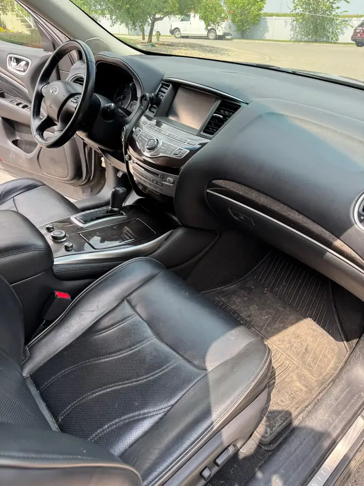 Infiniti QX60 снимка Infiniti QX60