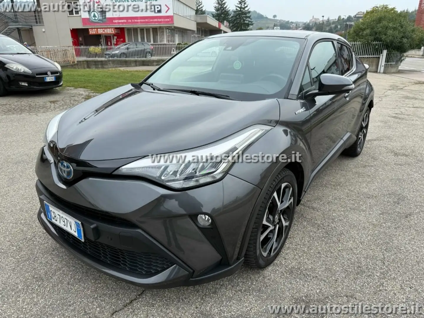 Toyota C-HR 1.8 Hybrid E-CVT Trend Gris - 1