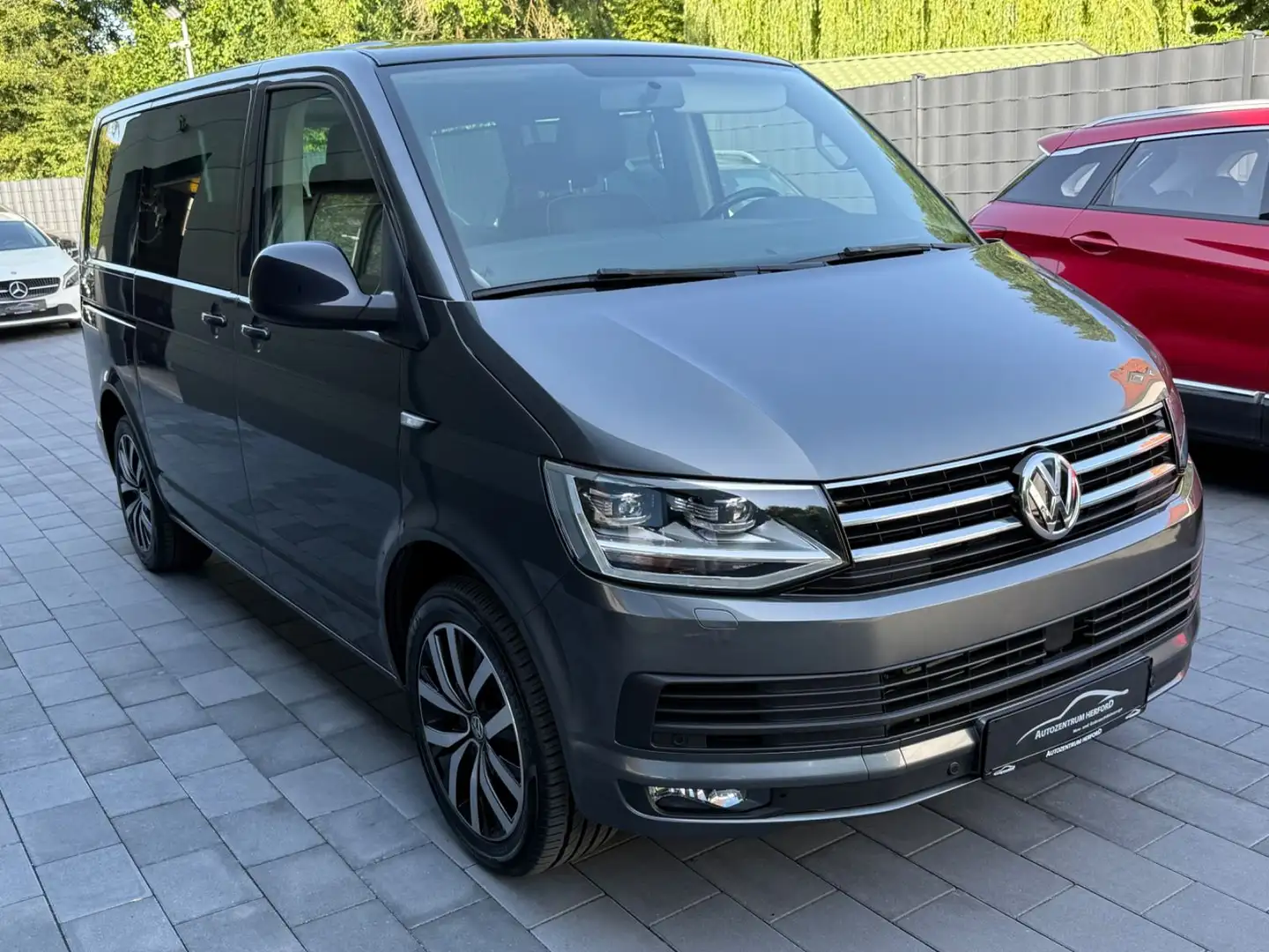 Volkswagen T6 Multivan EDITION DSG NAVI LED ACC 7SITZE Grijs - 2