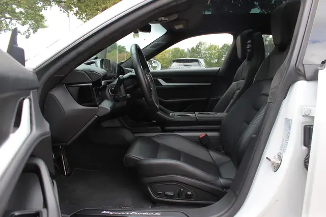 Porsche Taycan view 11