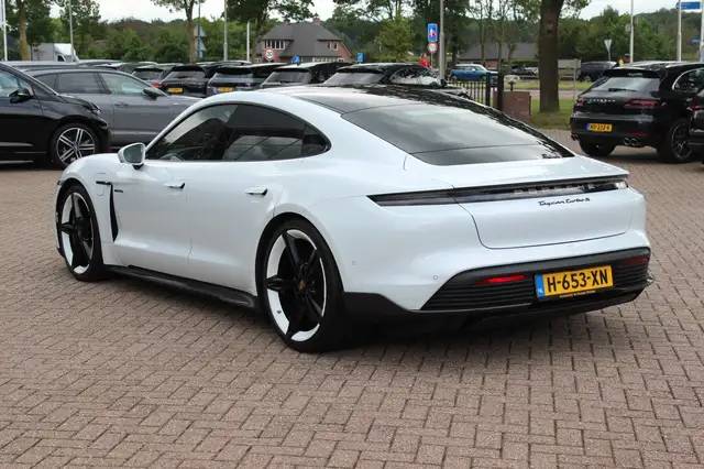 Porsche Taycan view 4