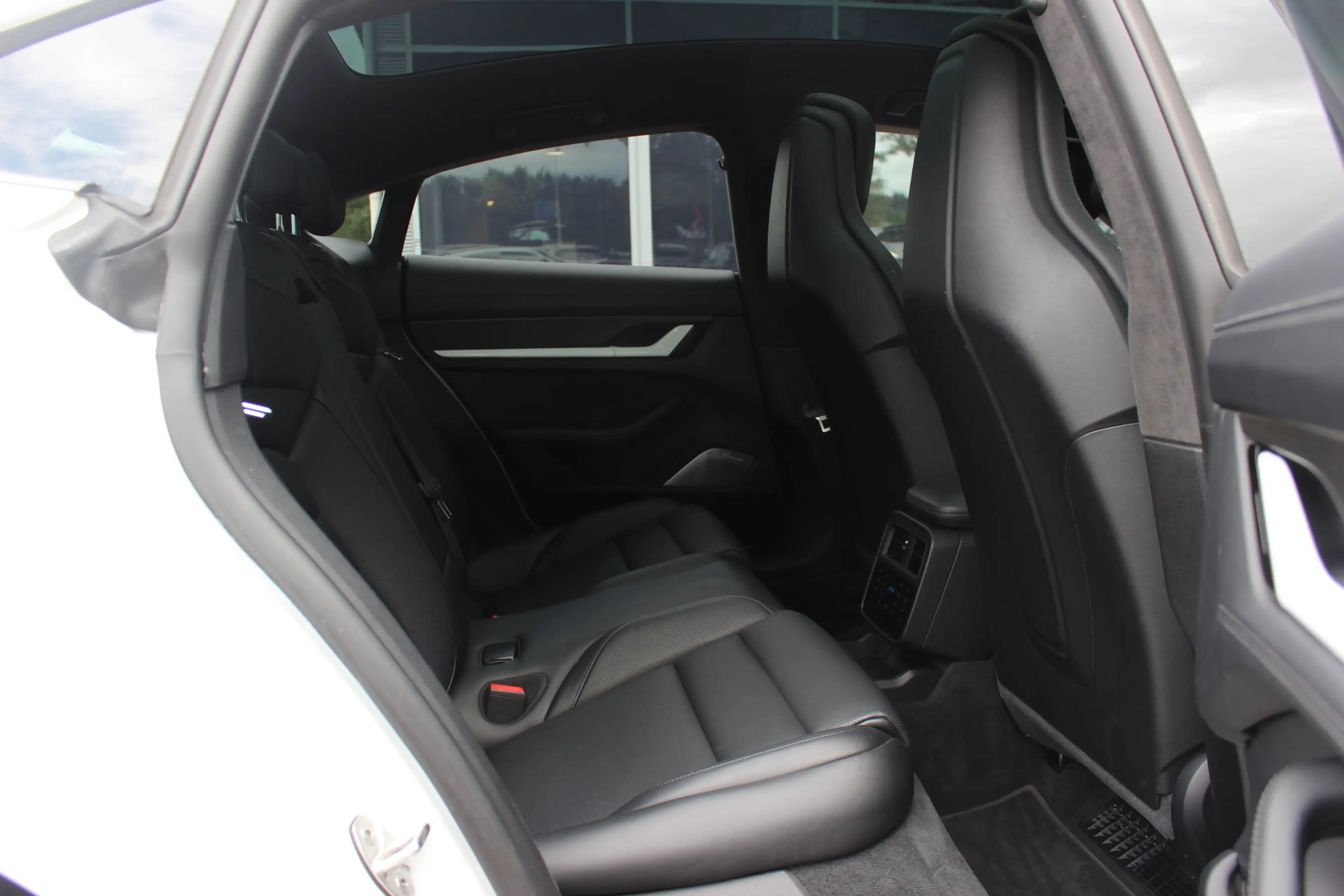 Porsche Taycan Turbo S 93 kWh / SoH 91,3% / Full option! / Panora — photo 13