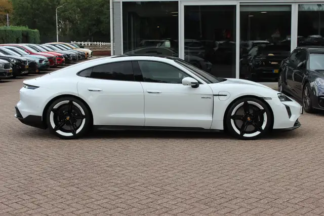 Porsche Taycan view 6
