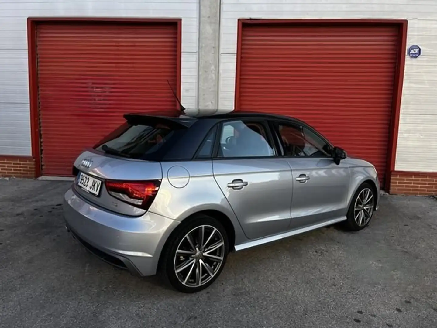 Audi A1 Sportback 1.4TDI ultra Adrenalin S-T Gris - 2