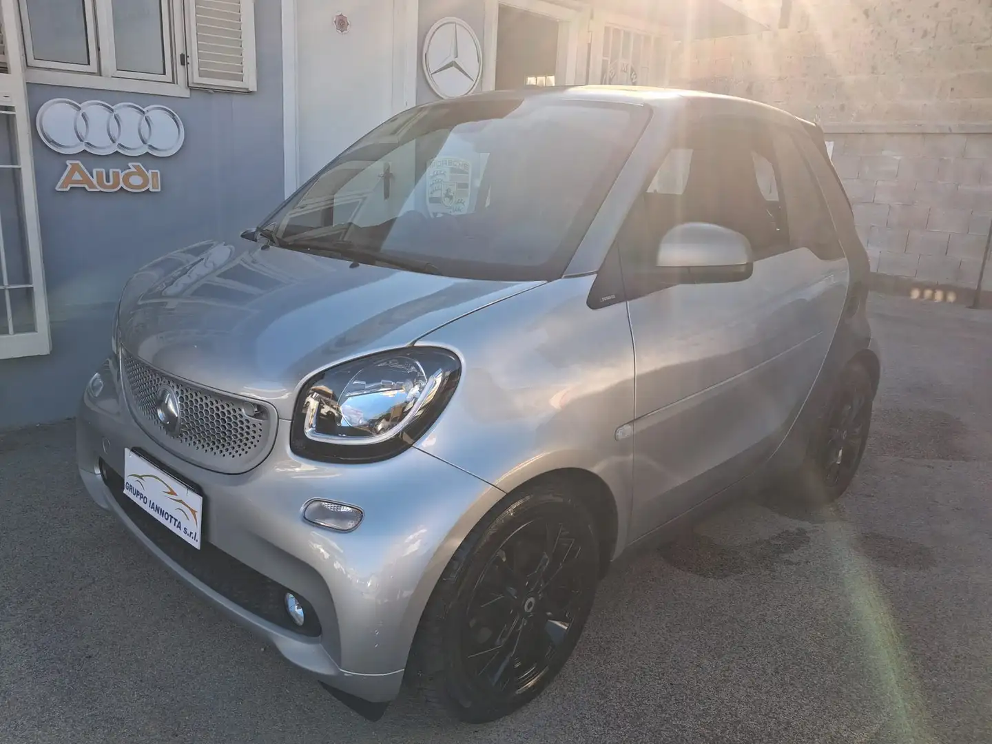 smart forTwo CABRIO 0.9 TURBO 90 C.V. CAMBIO AUTO. FARI LED Gris - 2
