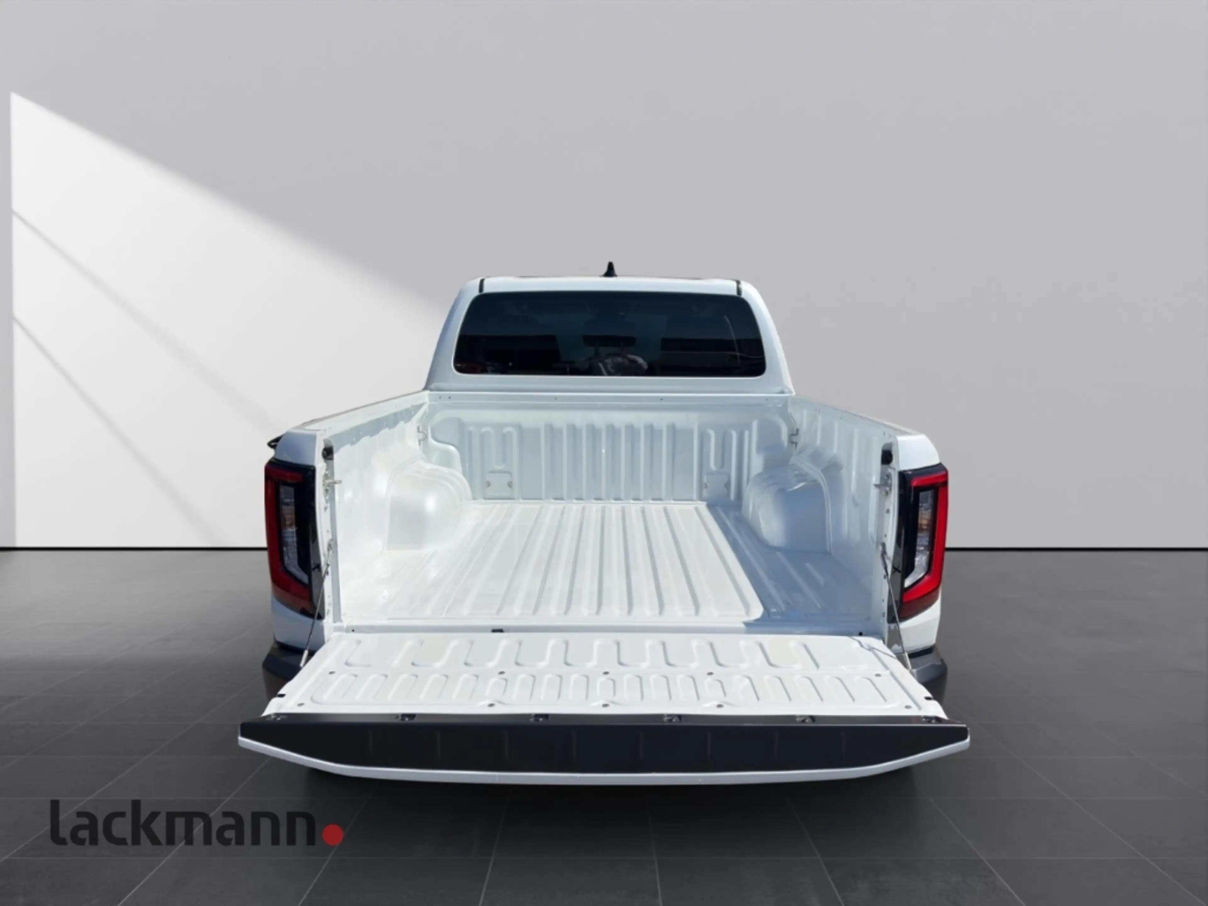 Toyota Hilux Double Cab BEV Executive 59,2kWh AWD — photo 7