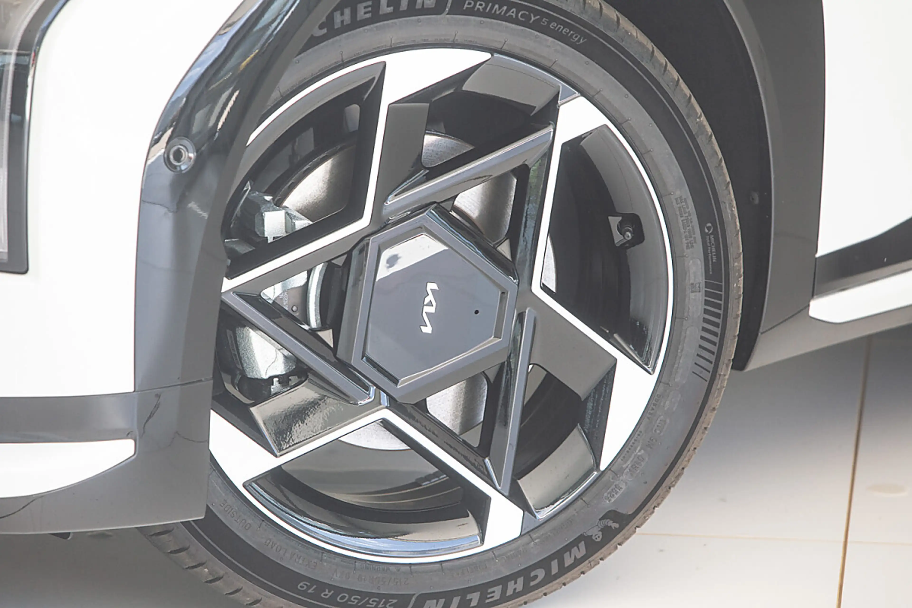 Kia EV4 HB FWD 81,4kWh GT-Line — photo 4