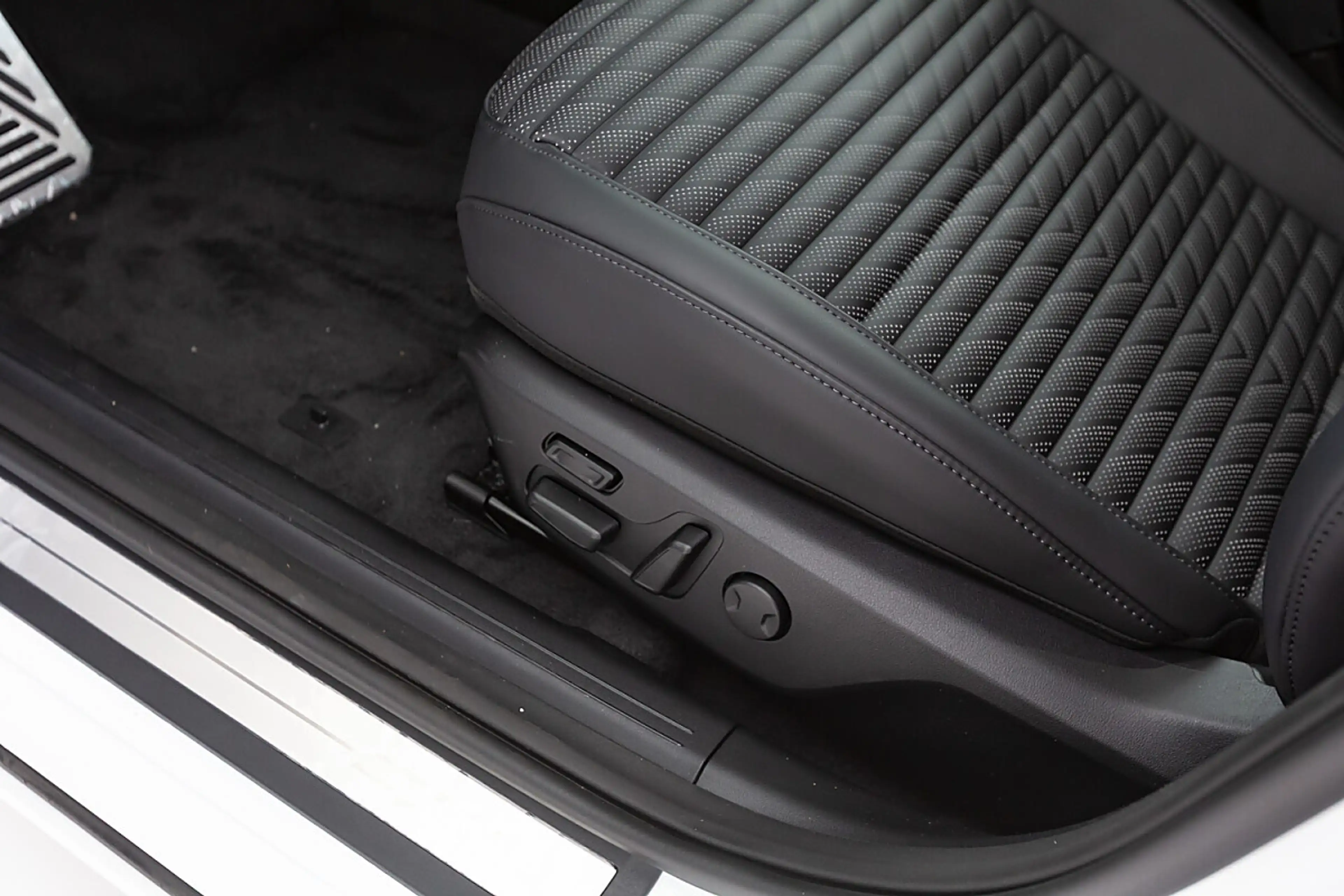 Kia EV4 HB FWD 81,4kWh GT-Line — photo 12
