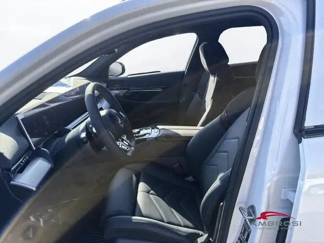 BMW 5 Series view 8