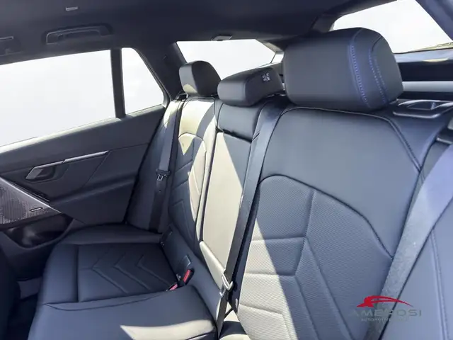 BMW 5 Series view 9
