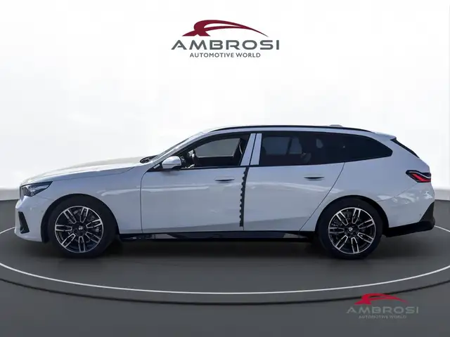 BMW 5 Series view 6
