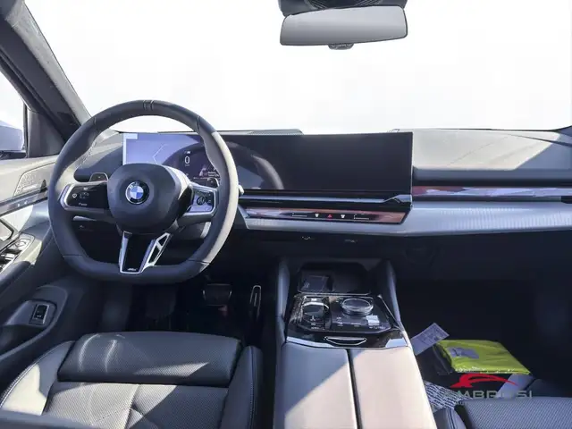 BMW 5 Series view 13