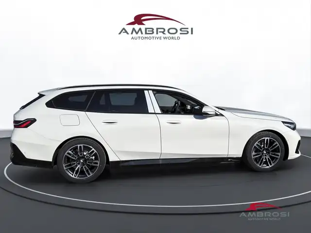 BMW 5 Series view 5