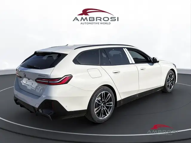 BMW 5 Series view 3