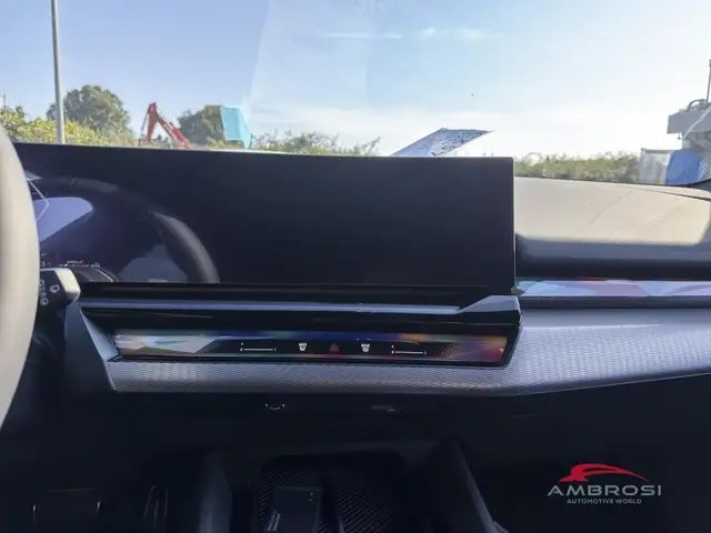 BMW 5 Series view 15