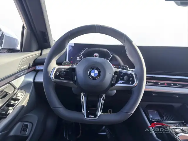 BMW 5 Series view 12