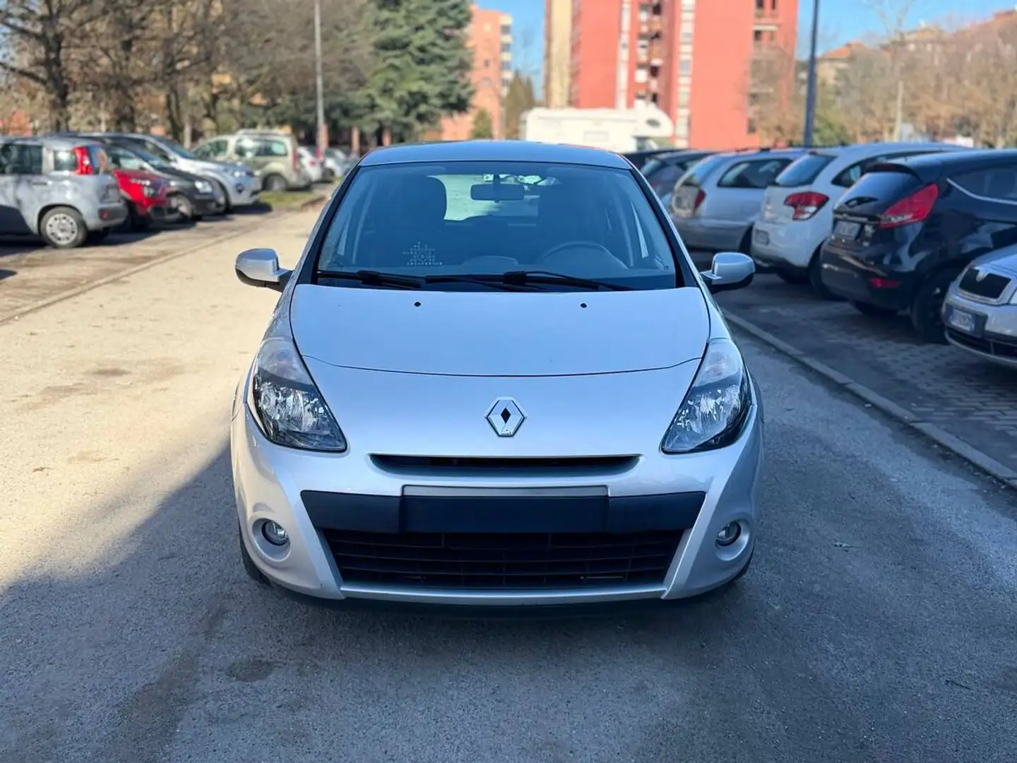 Renault Clio 1.2 16v Live! 5p Silber - 2