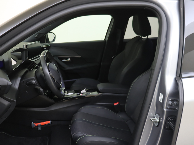 Peugeot e-2008 EV GT Avantage 54 kWh — photo 10