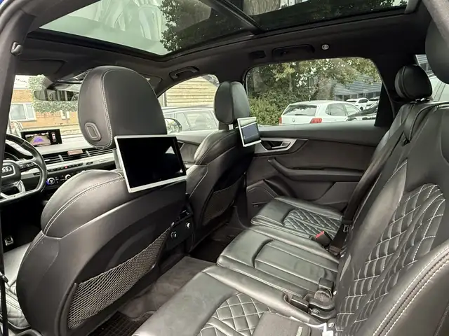 Audi SQ7 view 6