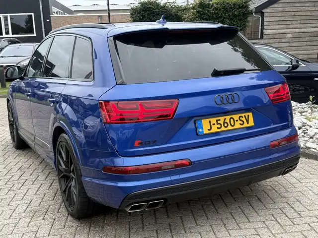 Audi SQ7 view 8