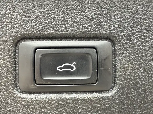 Audi SQ7 view 12