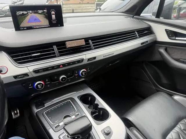 Audi SQ7 view 7