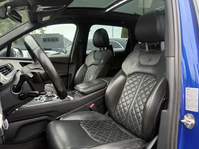 Audi SQ7 view 4