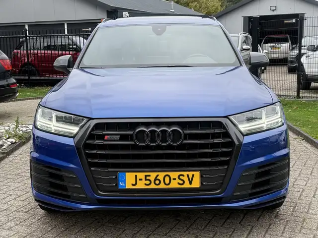 Audi SQ7 view 2