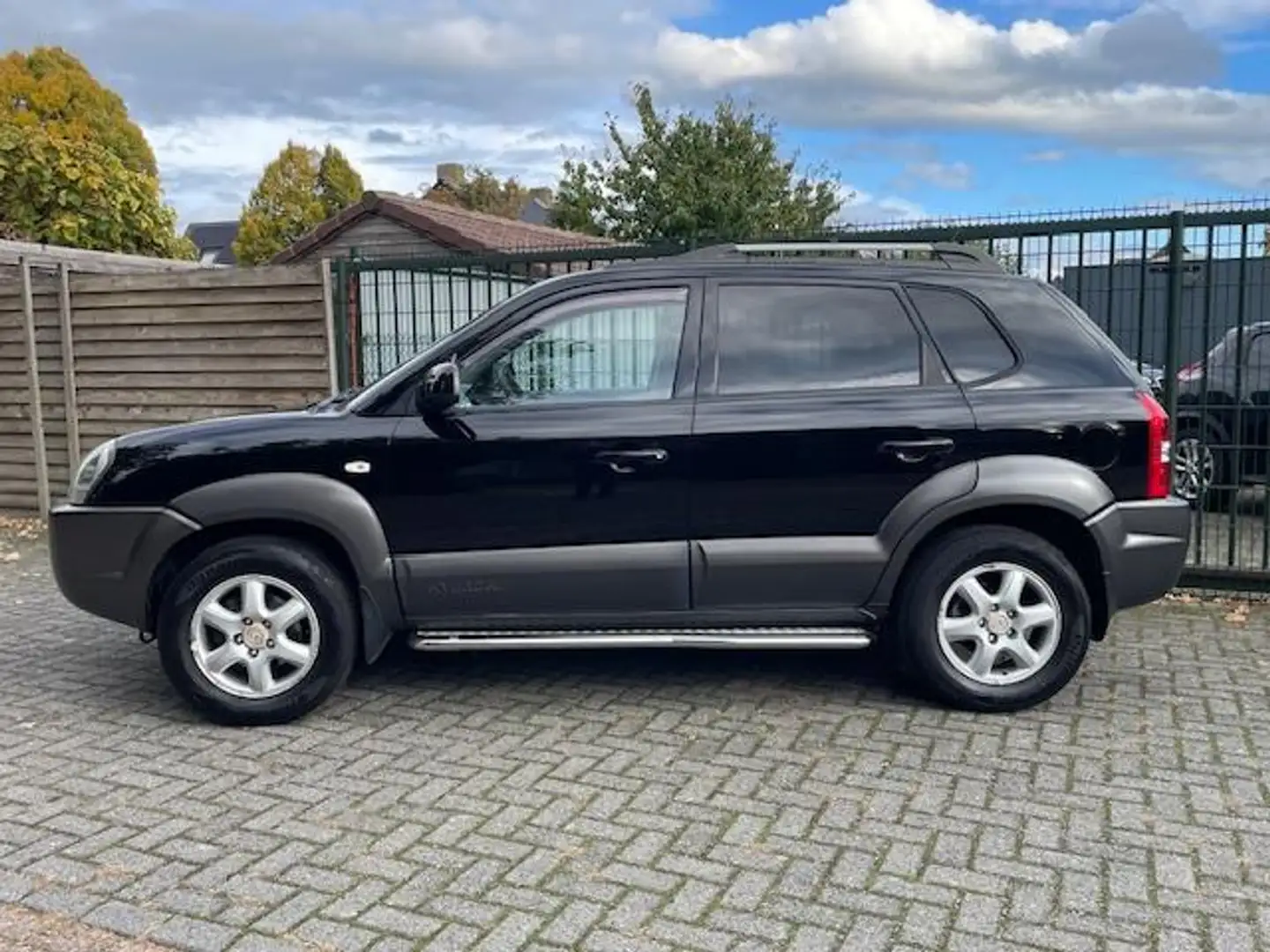 Hyundai TUCSON 2.0i Dynamic airco cruise trekhaak Zwart - 2