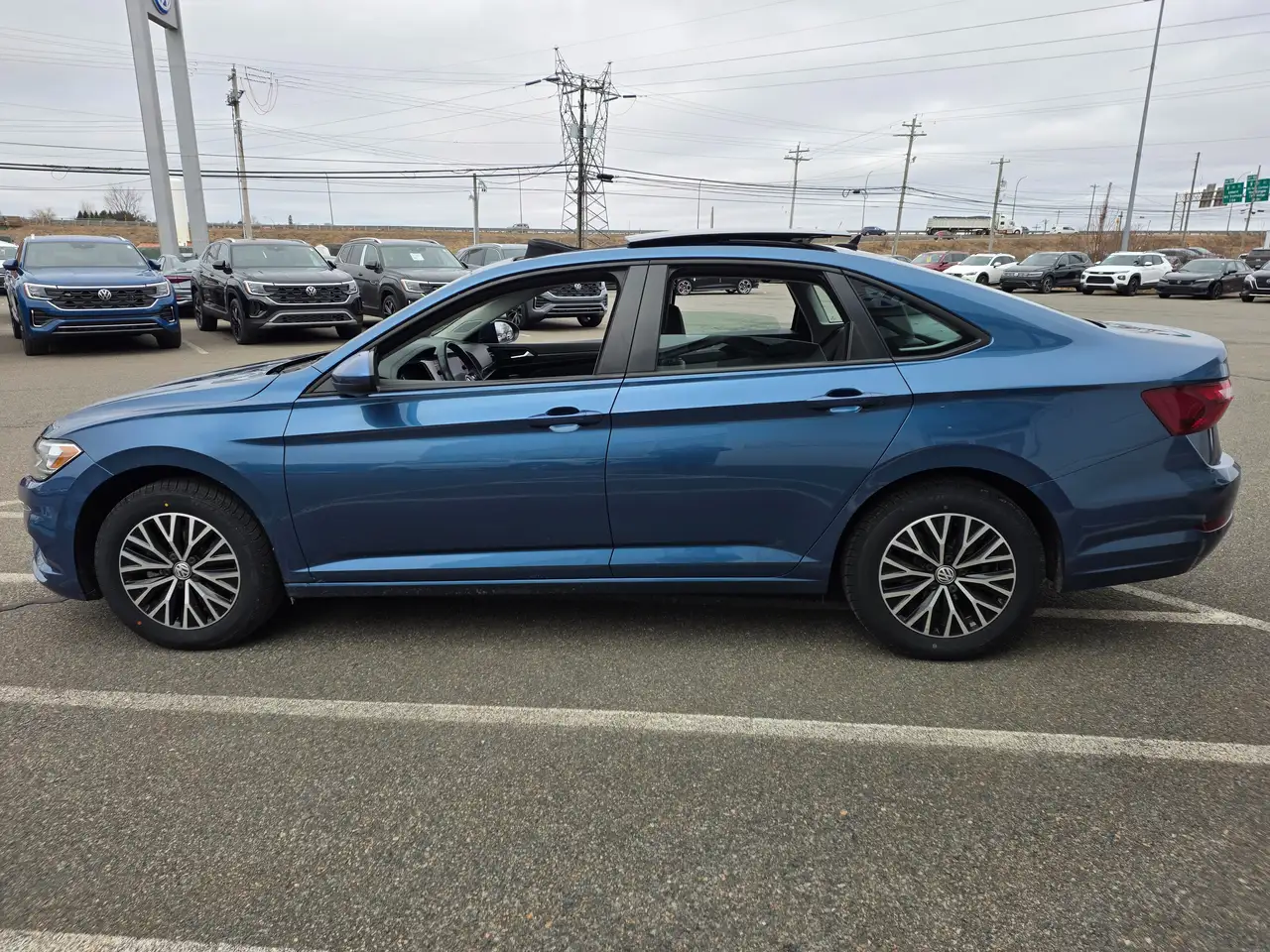 Volkswagen Jetta снимка Volkswagen Jetta
