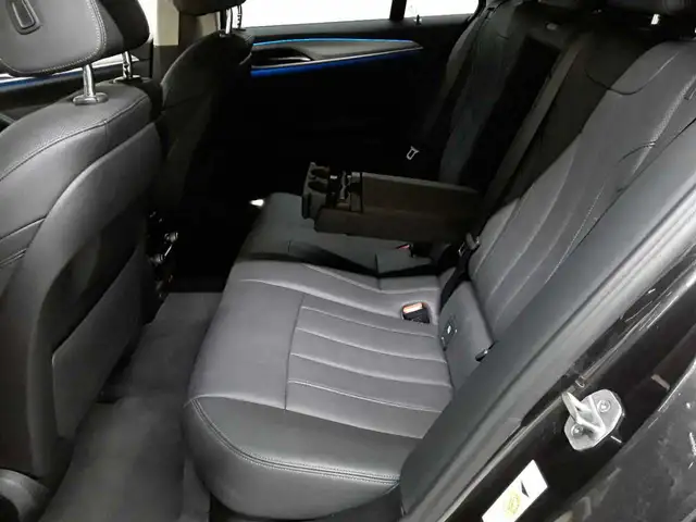 BMW 5 Series view 13