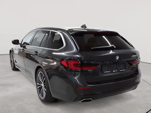 BMW 5 Series view 5