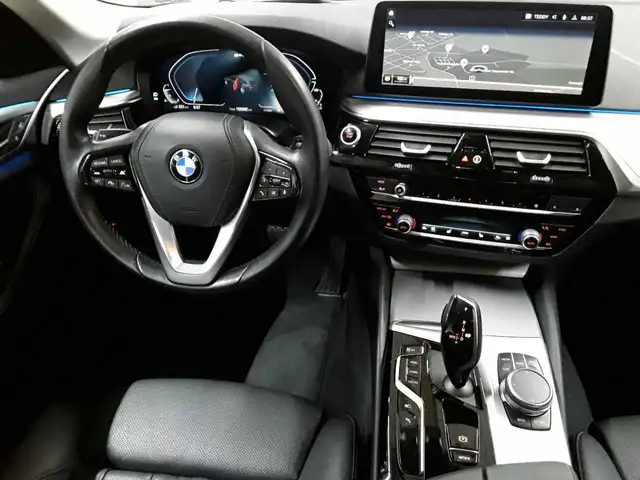 BMW 5 Series view 10