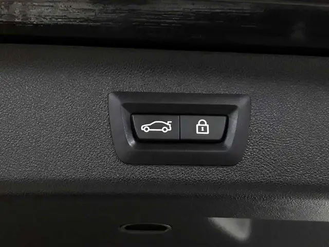 BMW 5 Series view 19