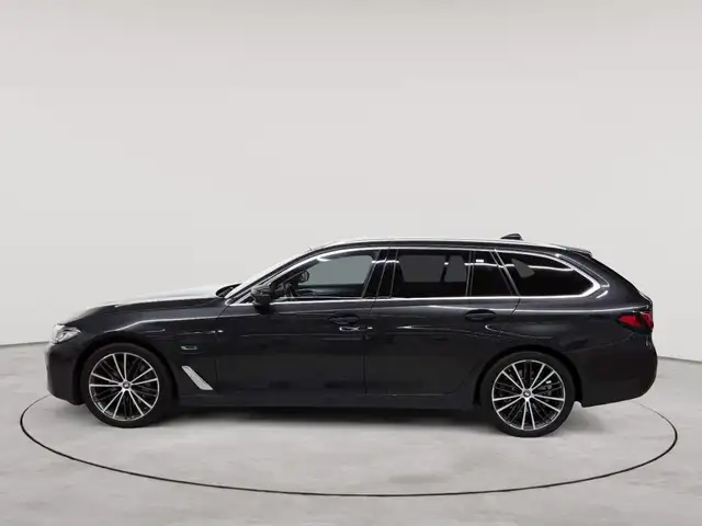 BMW 5 Series view 6