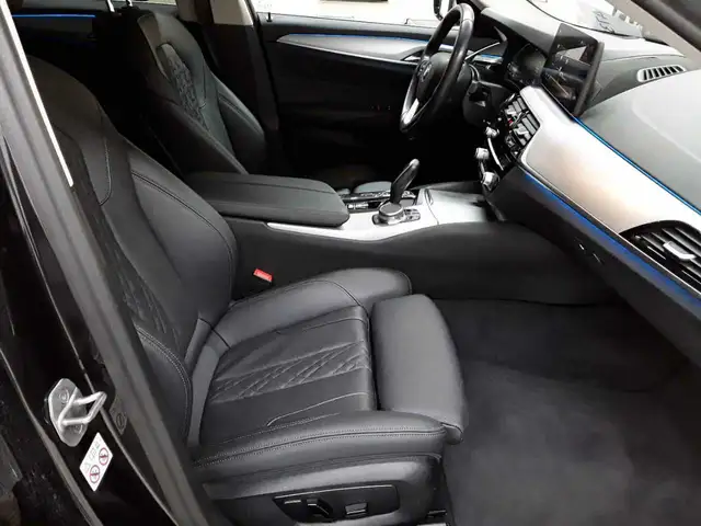BMW 5 Series view 8