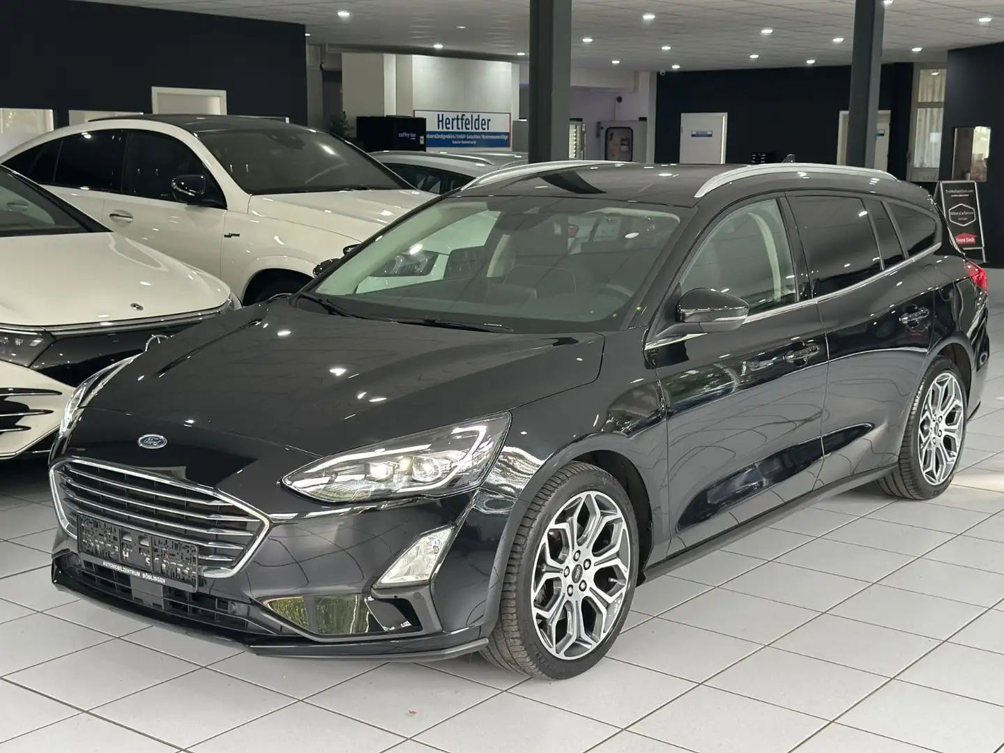 Ford Focus Turnier Titanium X*AHK*LED*WINTER*CARPLAY* Schwarz - 1