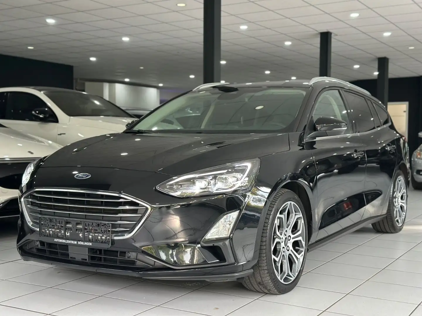 Ford Focus Turnier Titanium X*AHK*LED*WINTER*CARPLAY* Schwarz - 2
