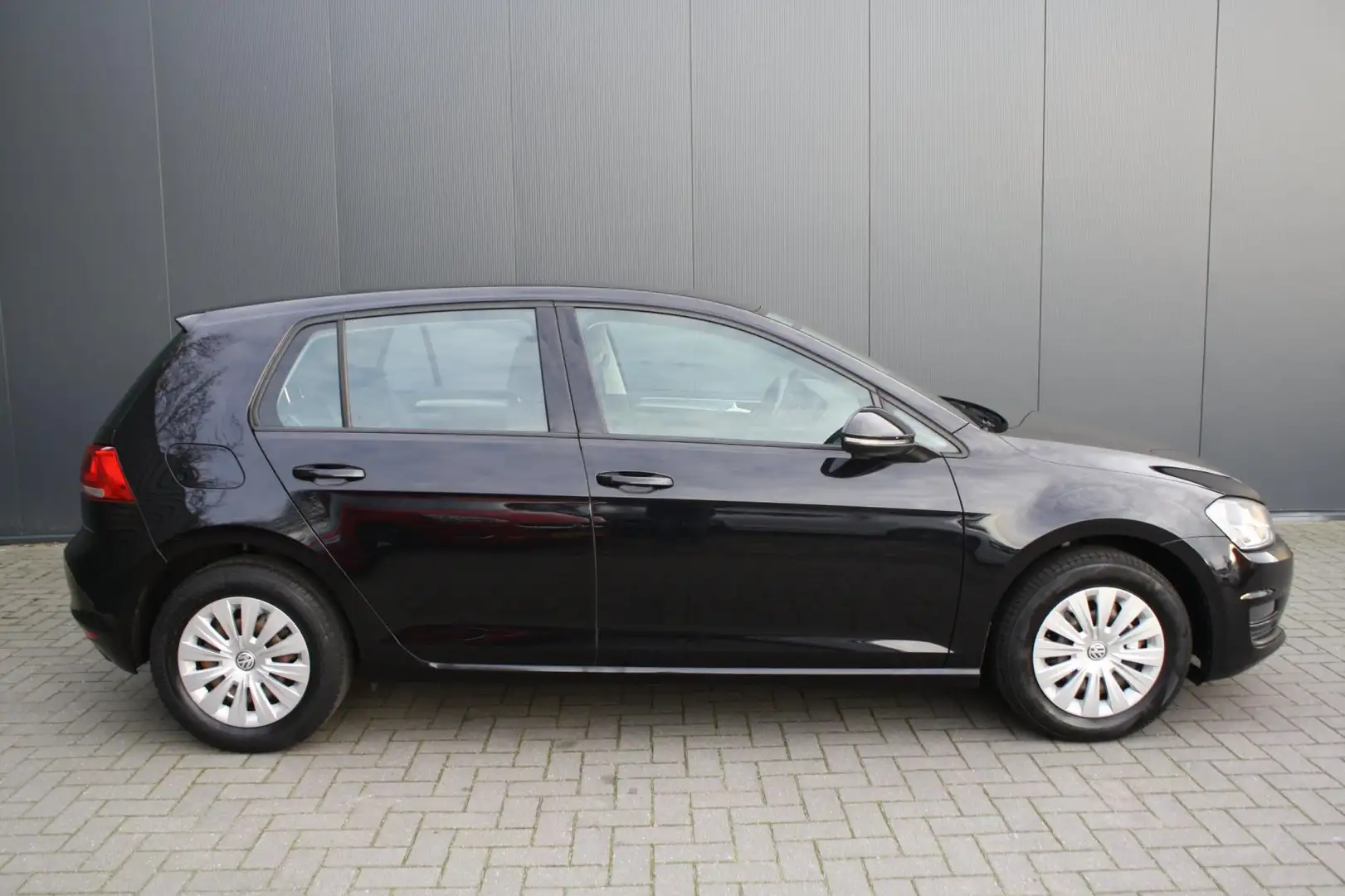 Volkswagen Golf 1.2 TSI Trend Edition - AIRCO - TREKHAAK - 2e EIGE Schwarz - 2